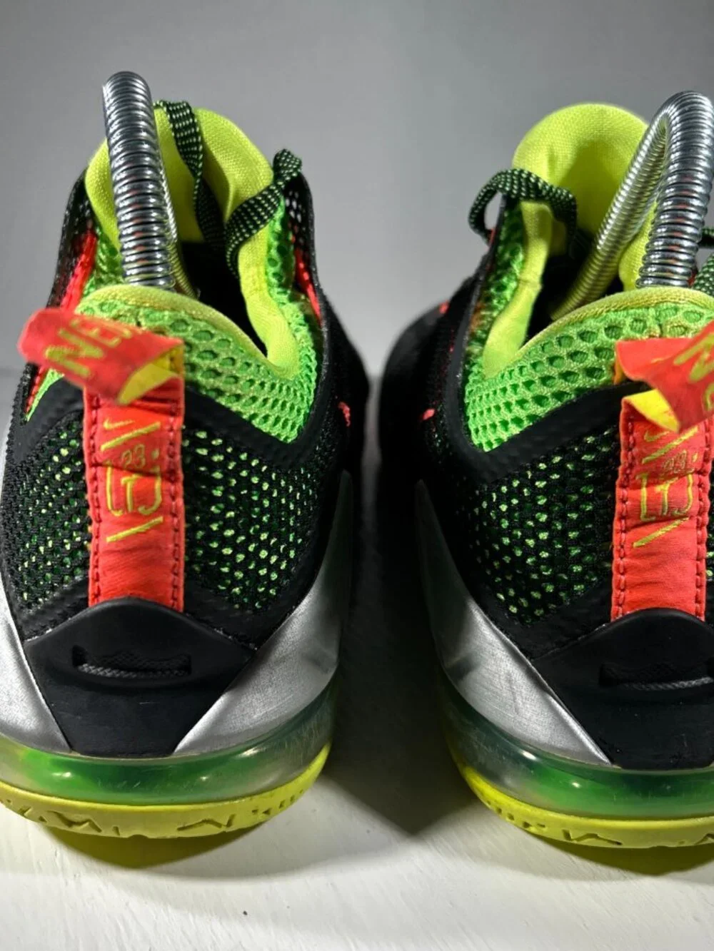 Nike Lebron XII 12 Low Basketball Shoes Boys Size 5.5 5.5Y Black Green Sneakers